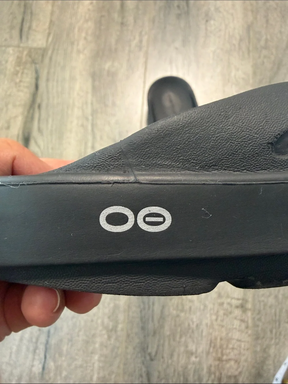 OOFOS Men's Black Recovery Flip Flops - Comfort Thong Sandals